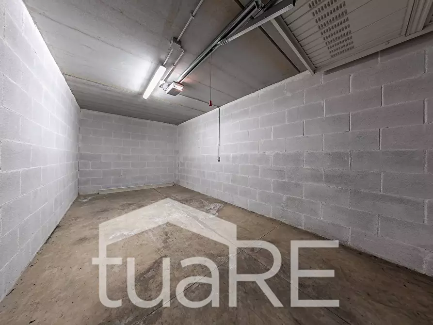 Immagine 8 di Box auto in vendita  in Via Festo Avieno a Roma