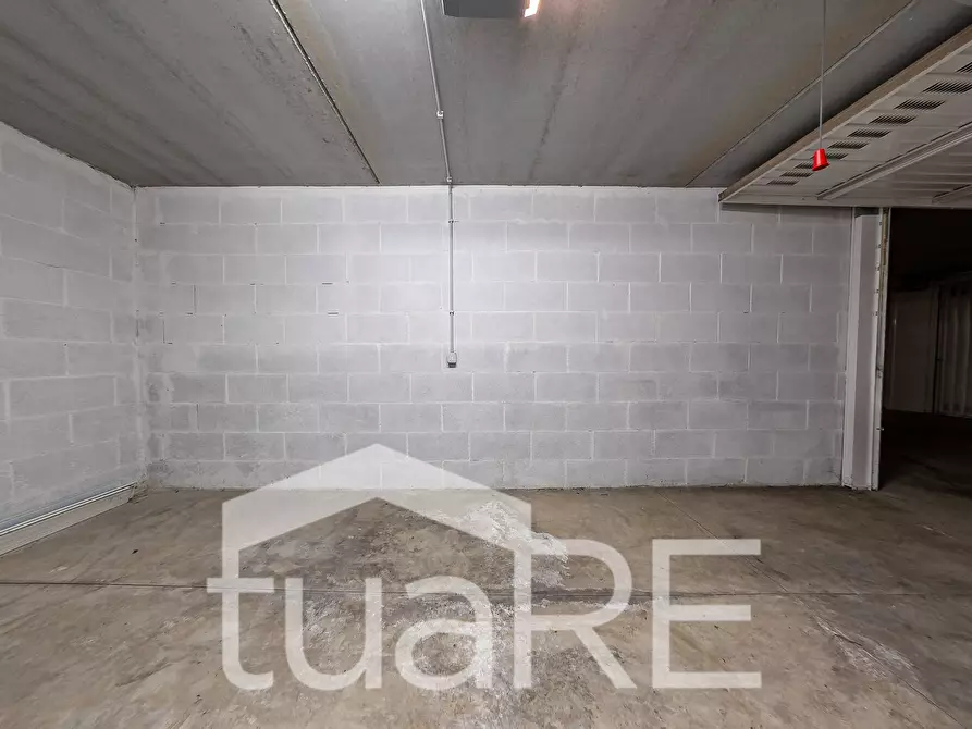 Immagine 10 di Box auto in vendita  in Via Festo Avieno a Roma