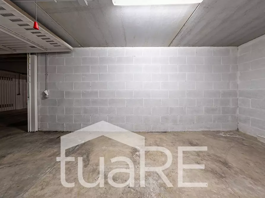 Immagine 12 di Box auto in vendita  in Via Festo Avieno a Roma