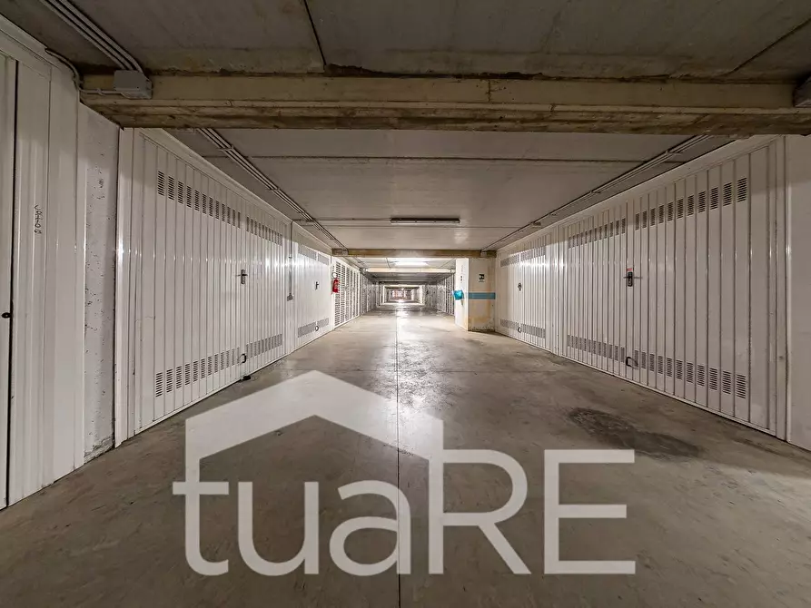 Immagine 14 di Box auto in vendita  in Via Festo Avieno a Roma