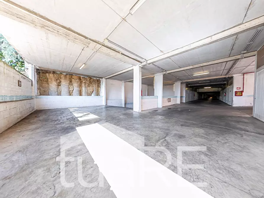 Immagine 16 di Box auto in vendita  in Via Festo Avieno a Roma