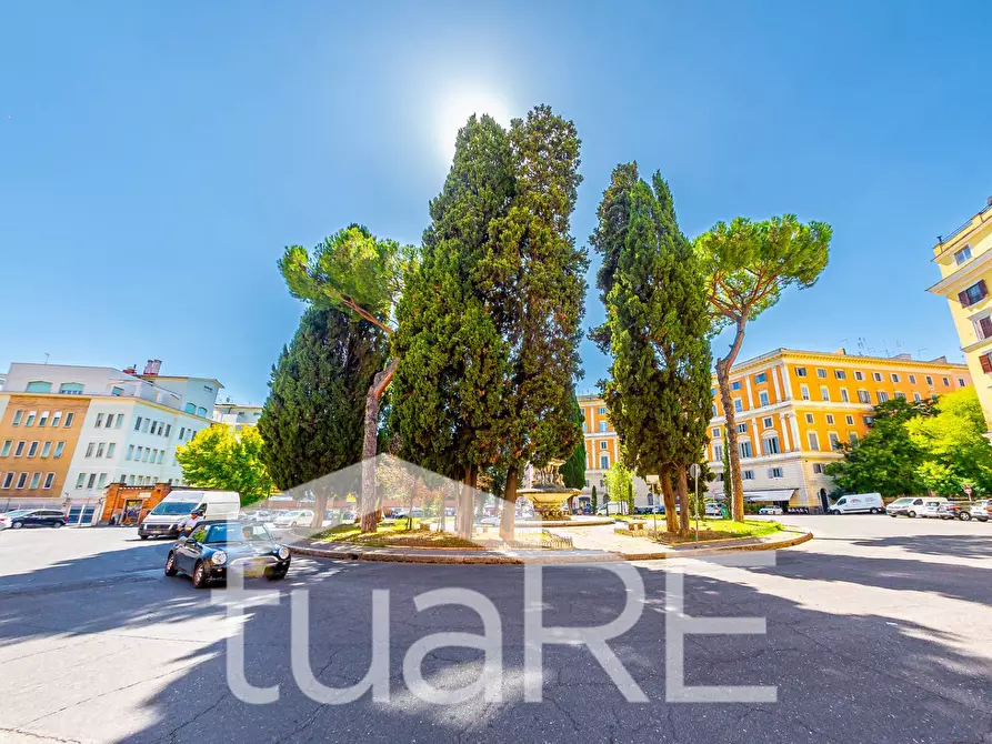 Immagine 28 di Appartamento in vendita  in Via Degli Scipioni a Roma