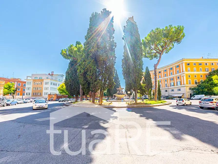 Immagine 29 di Appartamento in vendita  in Via Degli Scipioni a Roma