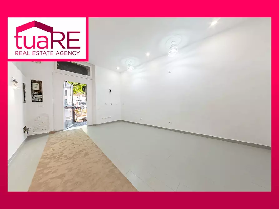 Immagine 1 di Negozio in vendita  in Via Garibaldi a Roma