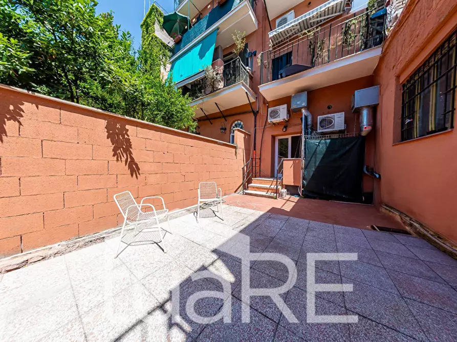 Immagine 2 di Negozio in vendita  in Via Garibaldi a Roma