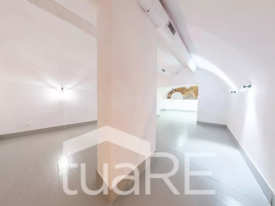 Immagine 14 di Negozio in vendita  in Via Garibaldi a Roma