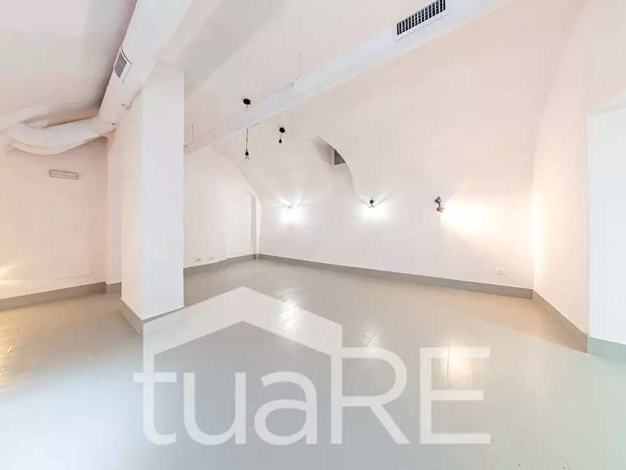 Immagine 16 di Negozio in vendita  in Via Garibaldi a Roma