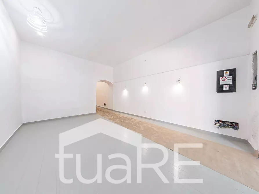 Immagine 3 di Negozio in vendita  in Via Garibaldi a Roma