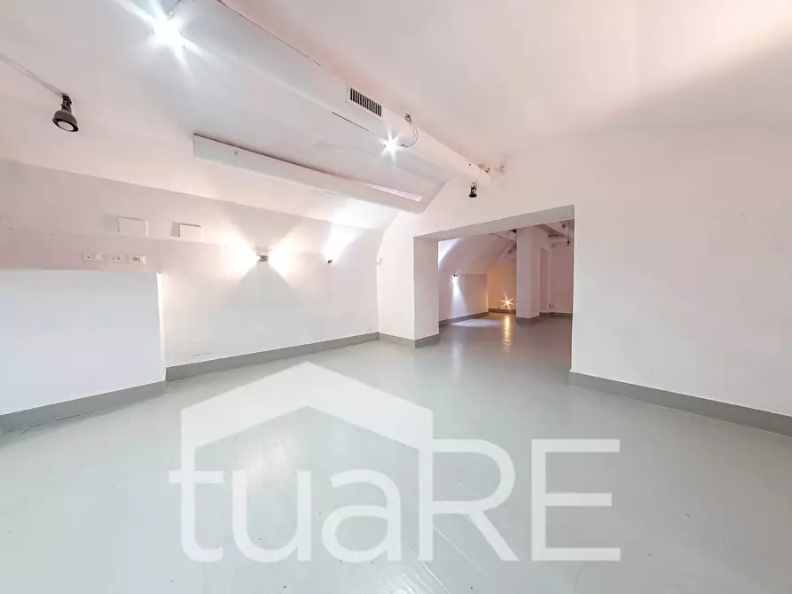 Immagine 5 di Negozio in vendita  in Via Garibaldi a Roma