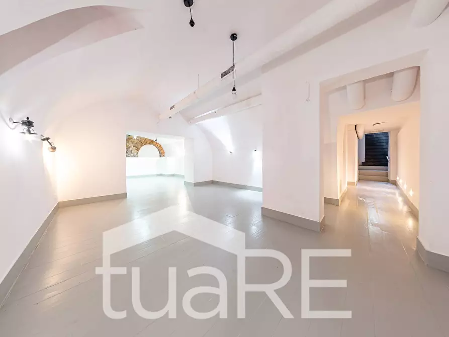 Immagine 8 di Negozio in vendita  in Via Garibaldi a Roma