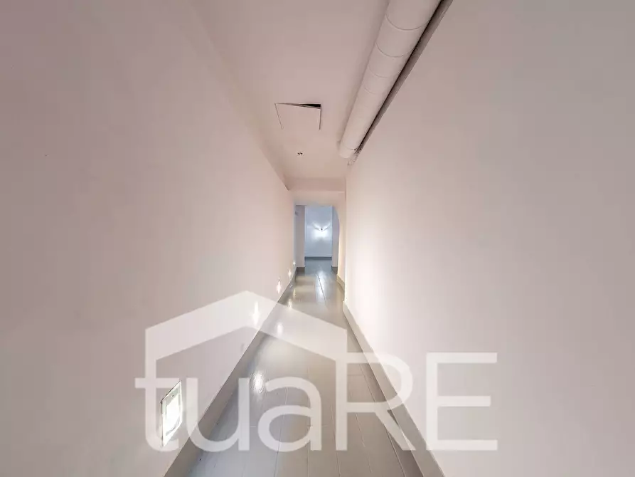 Immagine 20 di Negozio in vendita  in Via Garibaldi a Roma