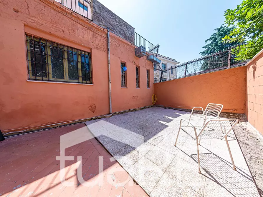 Immagine 25 di Negozio in vendita  in Via Garibaldi a Roma