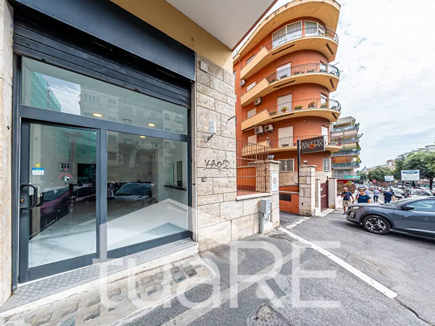 Immagine 5 di Negozio in vendita  in Via Baldo Degli Ubaldi a Roma