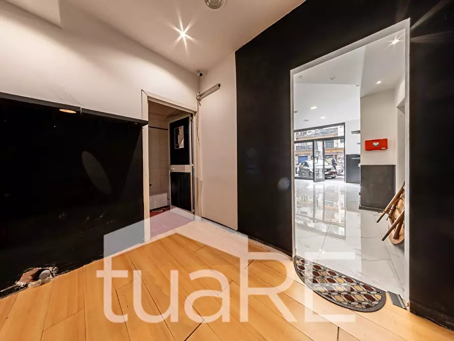 Immagine 10 di Negozio in vendita  in Via Baldo Degli Ubaldi a Roma