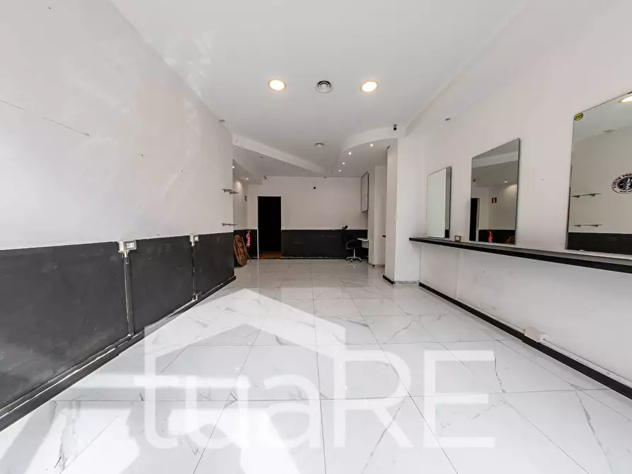 Immagine 14 di Negozio in vendita  in Via Baldo Degli Ubaldi a Roma