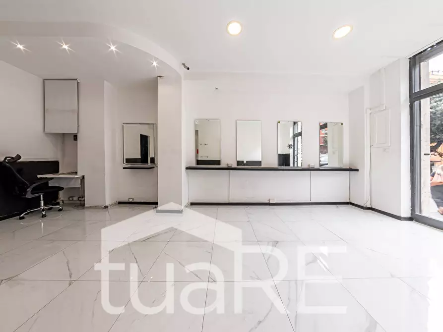 Immagine 15 di Negozio in vendita  in Via Baldo Degli Ubaldi a Roma