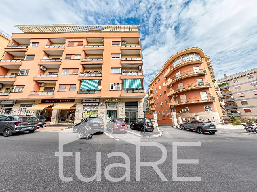Immagine 16 di Negozio in vendita  in Via Baldo Degli Ubaldi a Roma
