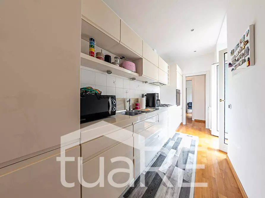 Immagine 3 di Appartamento in vendita  in Via Carlo Mirabello a Roma