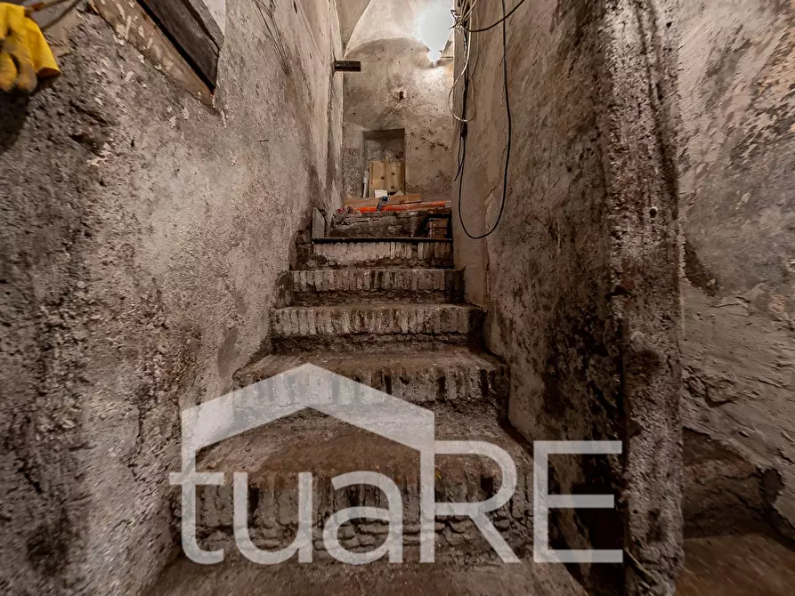 Immagine 5 di Magazzino in vendita  in Via Dei Serpenti a Roma