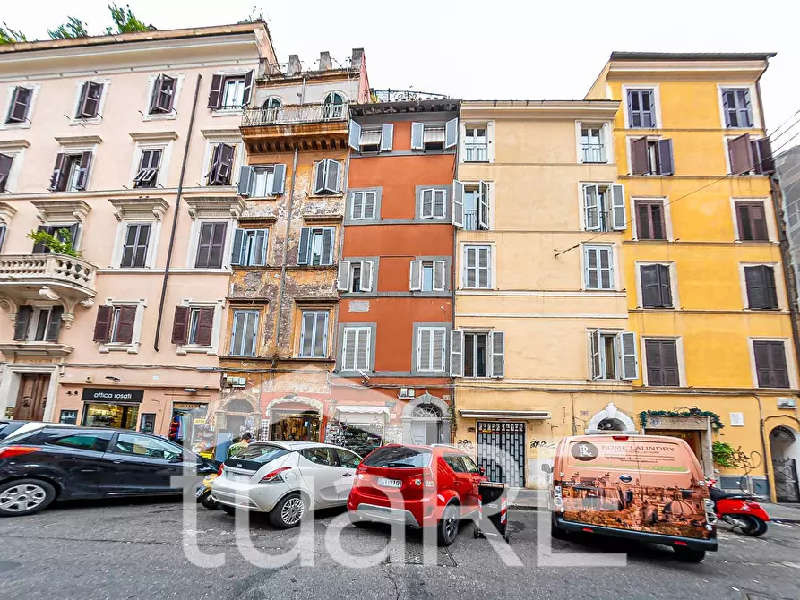 Immagine 8 di Magazzino in vendita  in Via Dei Serpenti a Roma