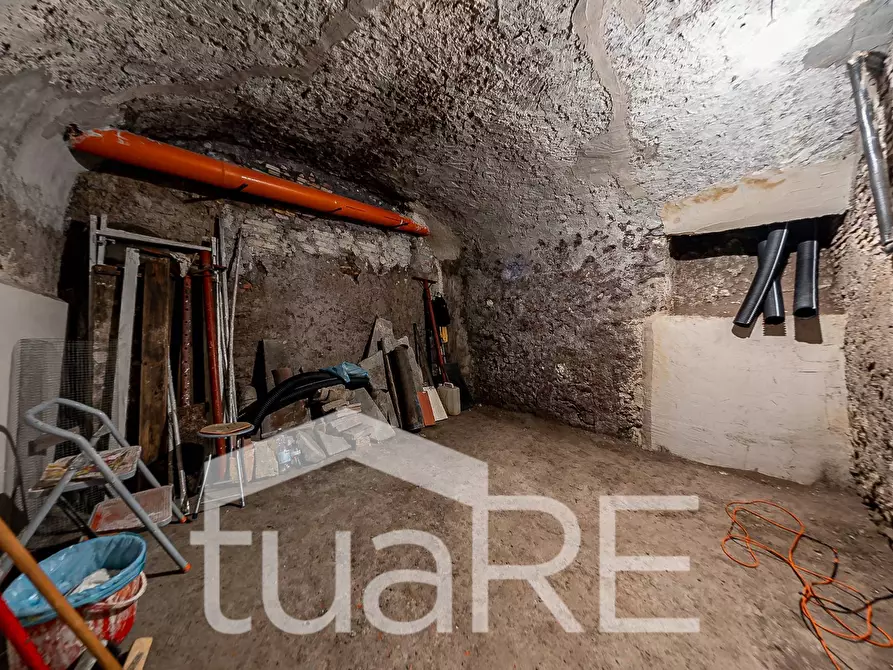 Immagine 9 di Magazzino in vendita  in Via Dei Serpenti a Roma