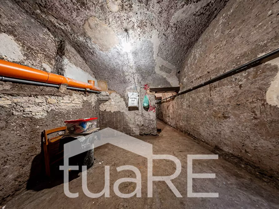 Immagine 13 di Magazzino in vendita  in Via Dei Serpenti a Roma