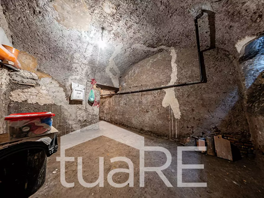 Immagine 14 di Magazzino in vendita  in Via Dei Serpenti a Roma