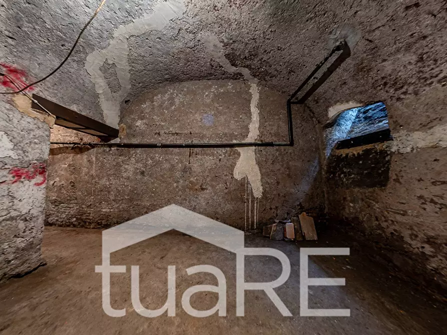 Immagine 15 di Magazzino in vendita  in Via Dei Serpenti a Roma