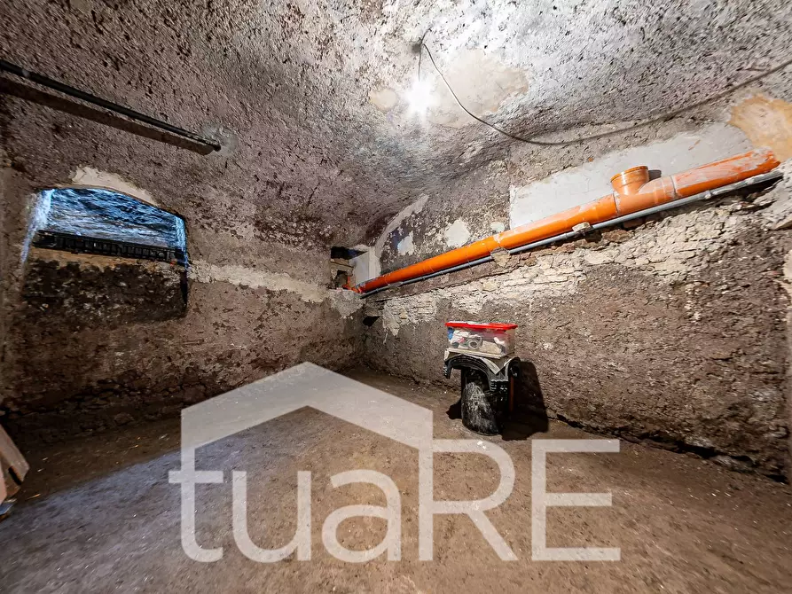 Immagine 18 di Magazzino in vendita  in Via Dei Serpenti a Roma