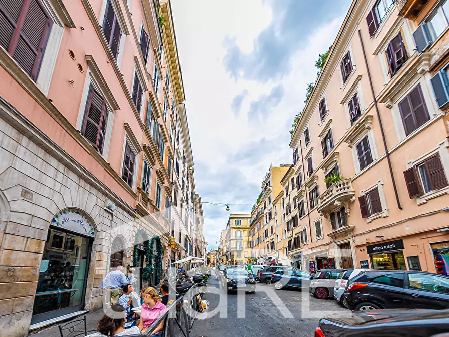 Immagine 19 di Magazzino in vendita  in Via Dei Serpenti a Roma