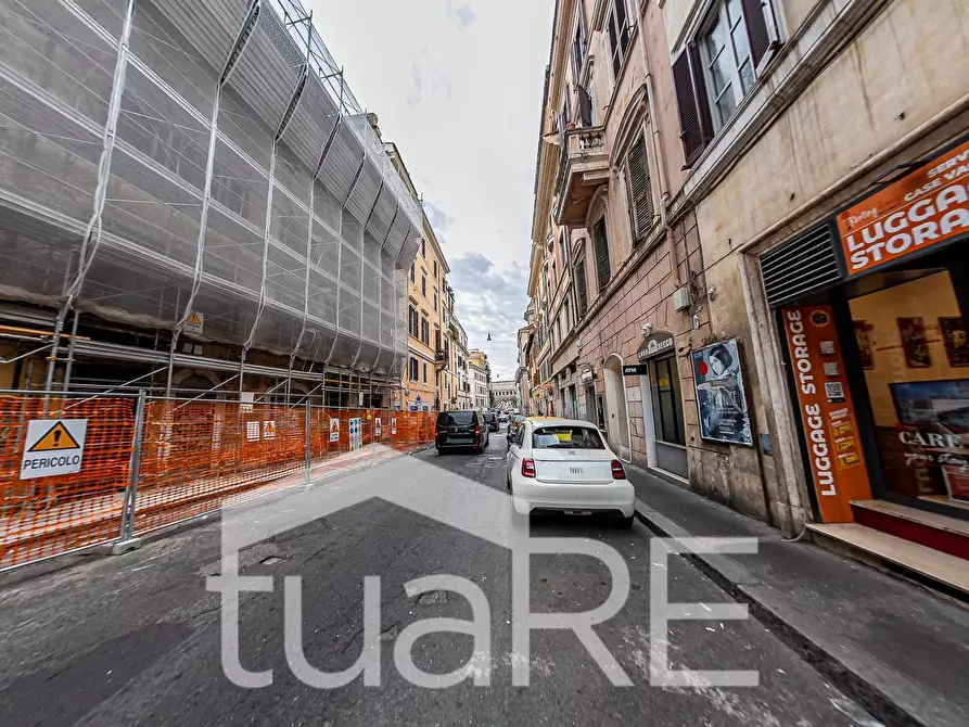 Immagine 21 di Magazzino in vendita  in Via Dei Serpenti a Roma