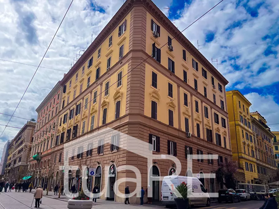 Immagine 11 di Negozio in vendita  in Via Degli Scipioni a Roma