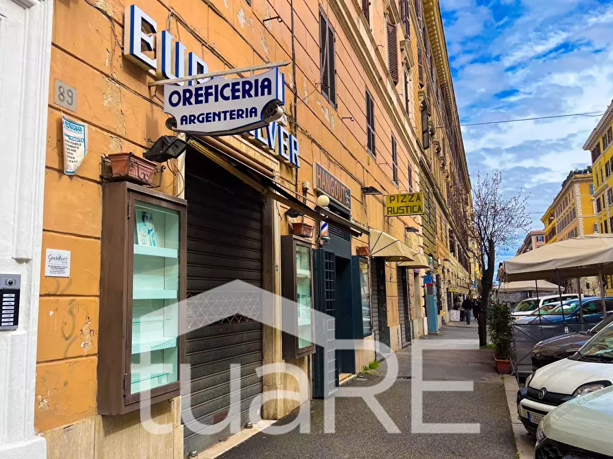 Immagine 8 di Negozio in vendita  in Via Degli Scipioni a Roma
