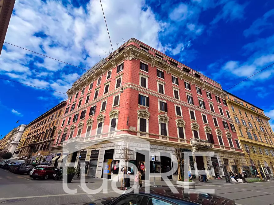 Immagine 14 di Negozio in vendita  in Via Degli Scipioni a Roma