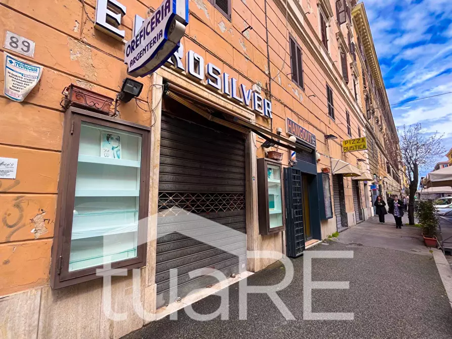 Immagine 16 di Negozio in vendita  in Via Degli Scipioni a Roma