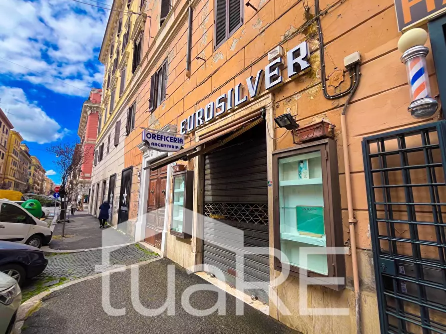 Immagine 17 di Negozio in vendita  in Via Degli Scipioni a Roma
