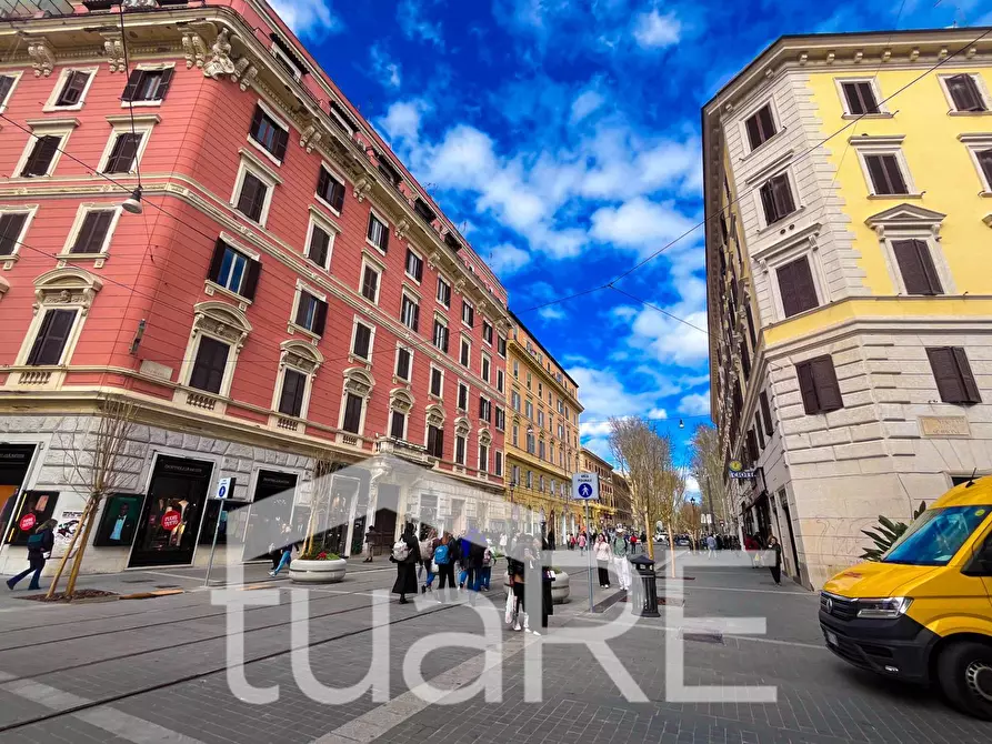 Immagine 19 di Negozio in vendita  in Via Degli Scipioni a Roma