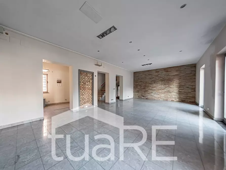 Immagine 10 di Negozio in vendita  in Corso Di Francia a Roma