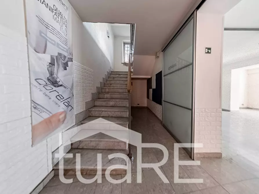 Immagine 5 di Negozio in vendita  in Corso Di Francia a Roma