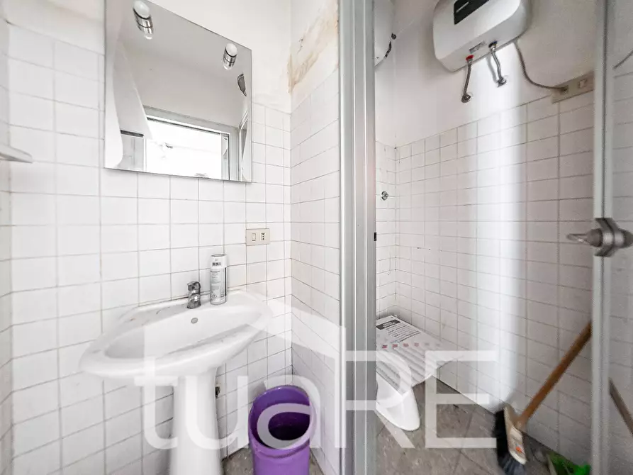 Immagine 16 di Negozio in vendita  in Corso Di Francia a Roma