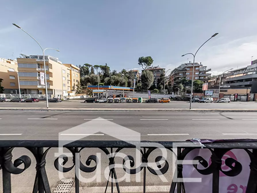 Immagine 17 di Negozio in vendita  in Corso Di Francia a Roma