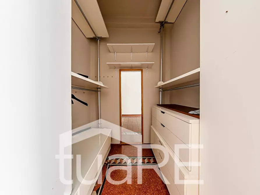 Immagine 19 di Appartamento in vendita  in Via Dei Serpenti a Roma