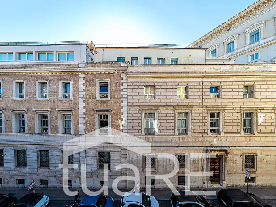 Immagine 21 di Appartamento in vendita  in Via Dei Serpenti a Roma