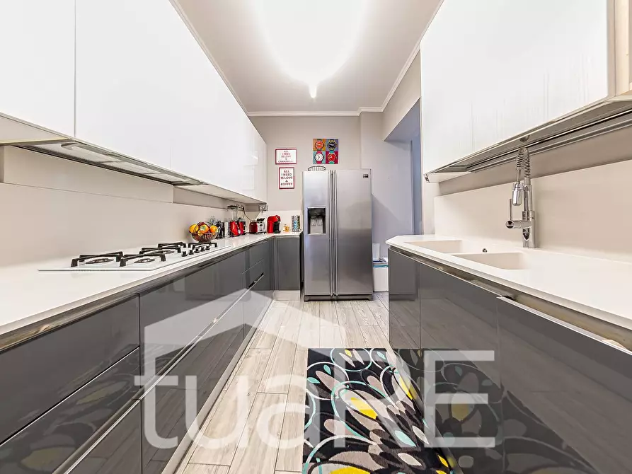 Immagine 10 di Appartamento in vendita  in Via Guido Castelnuovo a Roma