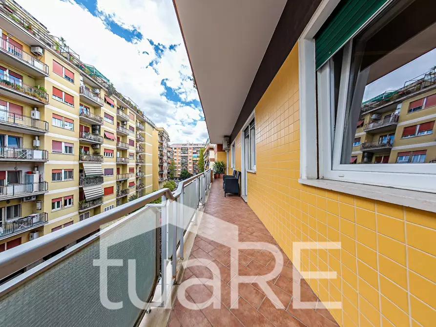 Immagine 12 di Appartamento in vendita  in Via Guido Castelnuovo a Roma