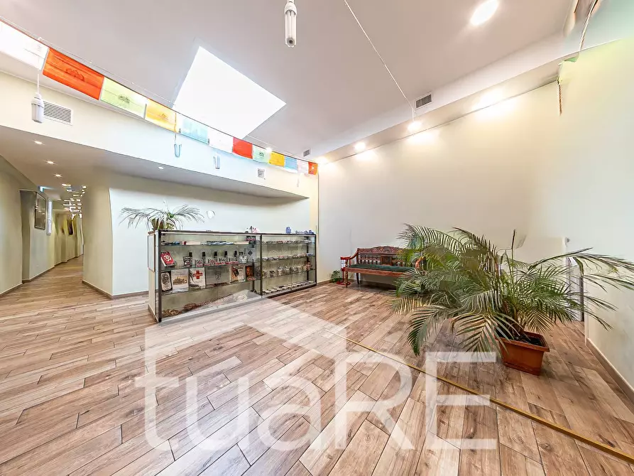 Immagine 2 di Negozio in vendita  in Via Labicana a Roma