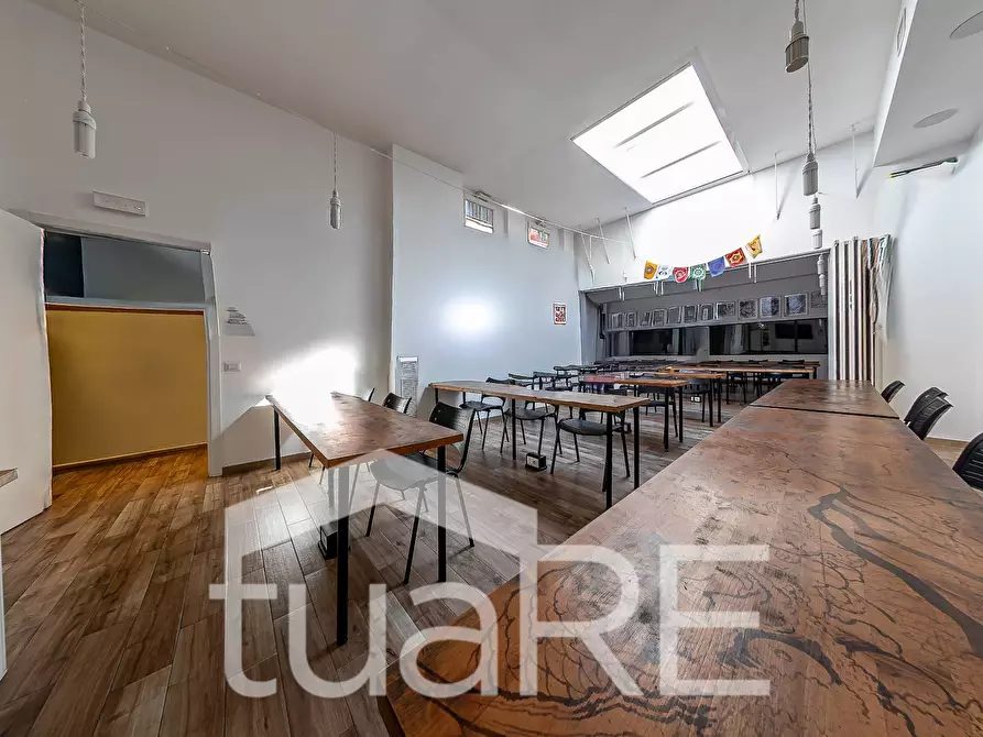 Immagine 3 di Negozio in vendita  in Via Labicana a Roma