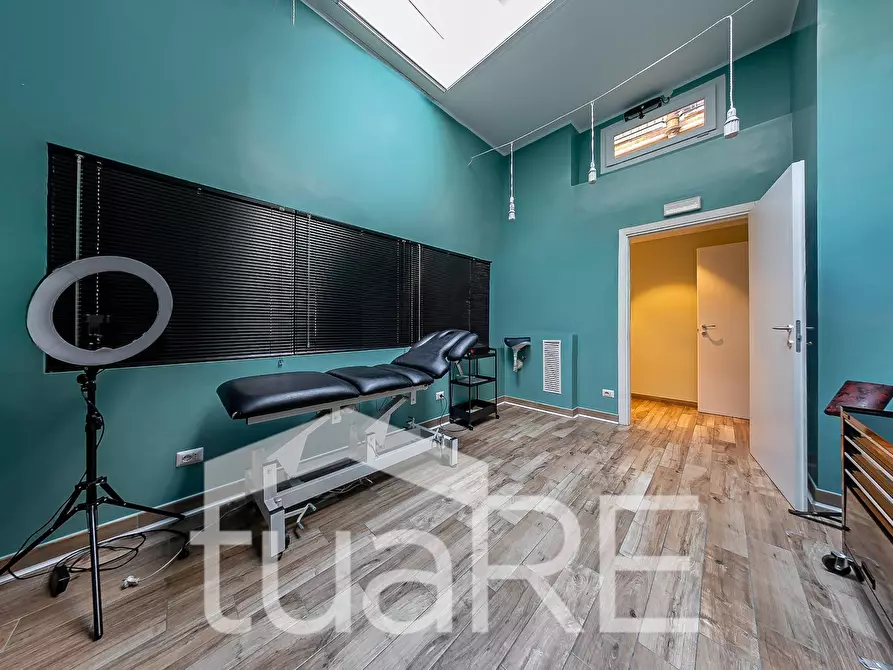 Immagine 5 di Negozio in vendita  in Via Labicana a Roma