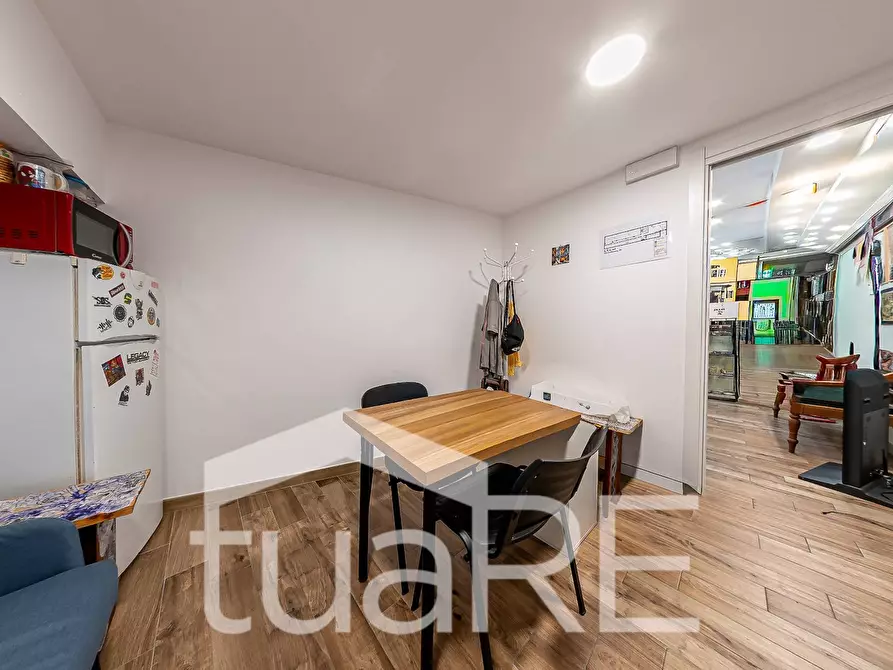 Immagine 9 di Negozio in vendita  in Via Labicana a Roma