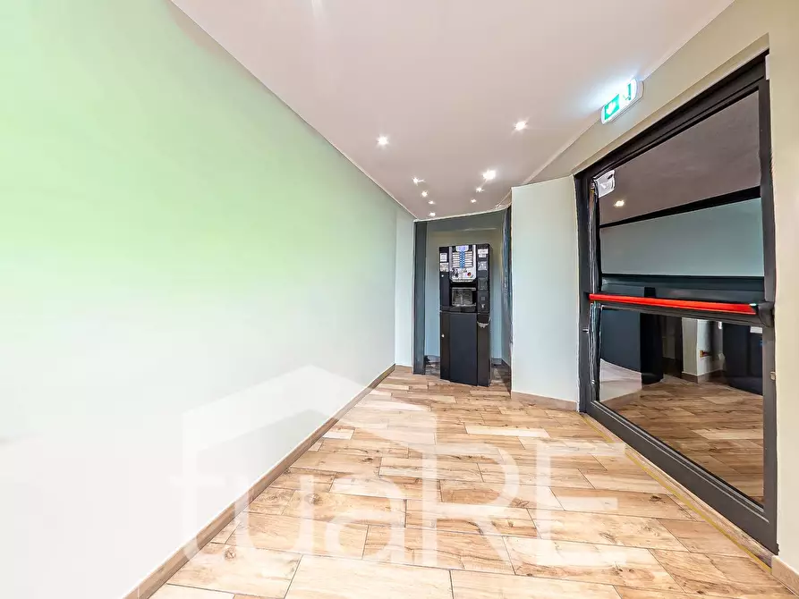 Immagine 12 di Negozio in vendita  in Via Labicana a Roma